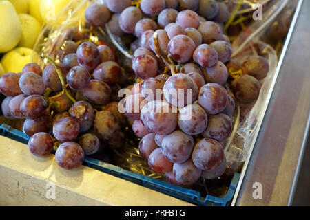 Un marché aux légumes au Portugal propose des fruits et légumes colorés Banque D'Images