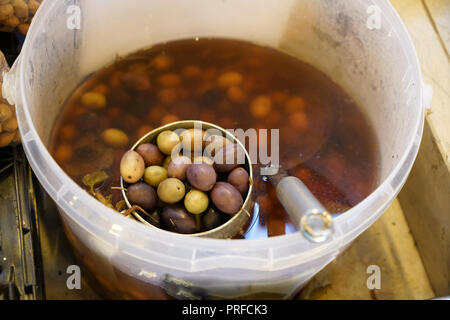 Un marché aux légumes au Portugal propose des fruits et légumes colorés Banque D'Images