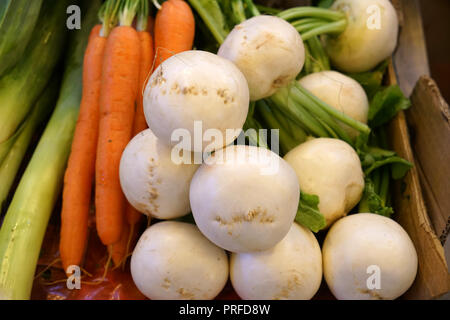 Un marché aux légumes au Portugal propose des fruits et légumes colorés Banque D'Images