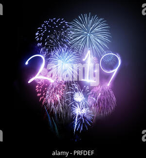 La célébration de la nouvelle année 2019 avec un éblouissant feu d'artifice. Banque D'Images
