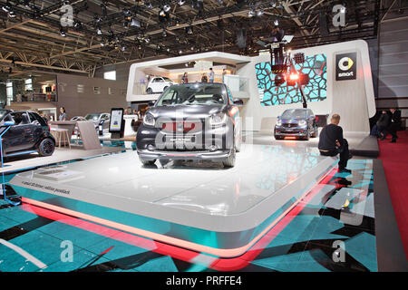 Smart forfour EQ a été présenté durant le Salon International de l'Automobile à Paris, en France, le mardi 2 octobre 2018. (CTK Photo/Rene Fluger) Banque D'Images