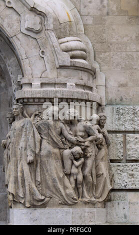 Détail de Bain Gellért, le plus célèbre bain thermal de style Art Nouveau à Budapest, Hongrie, Europe de l'Est. Statues, ornements, fond architectural. Banque D'Images