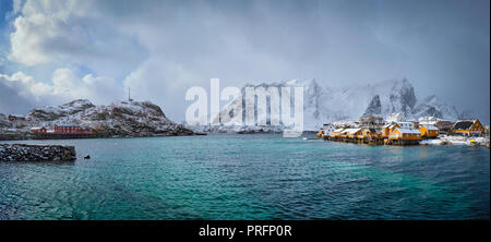 Rorbu jaune maisons, îles Lofoten, Norvège Banque D'Images