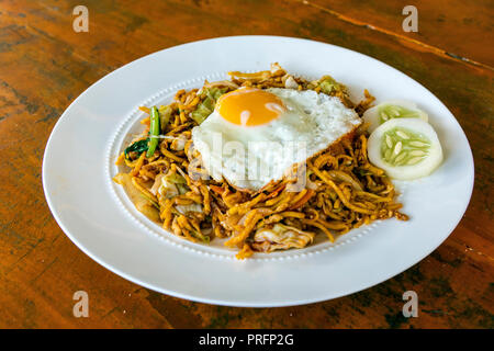 Mie goreng ou plat de nouilles frites, Bira, Sulawesi, Indonésie Banque D'Images