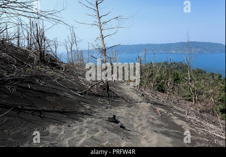 L'Île de Krakatoa (Anak Krakatau) dans la caldeira, Krakatoa situé entre Sumatra et Java, Indonésie Banque D'Images