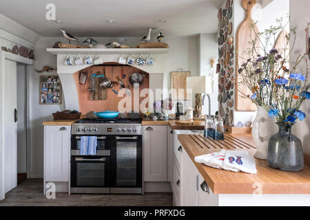 Withsolid oakworktop cuisine sur mesure dans le Devon cottage Banque D'Images