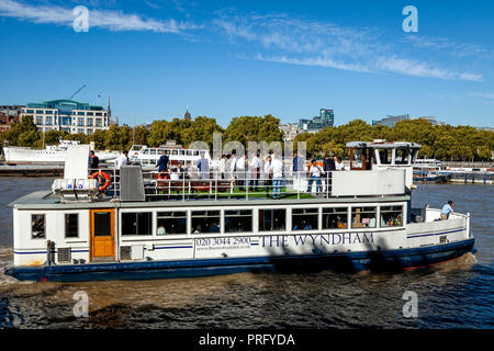 Le Wyndham Bateau de partie sur la Tamise, Londres, UK Banque D'Images