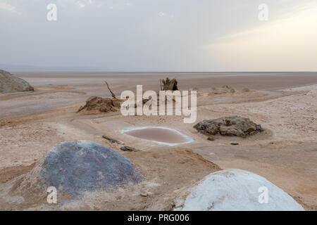 Un tas de sel coloré dans le lac de sel sec chott El Djerid, Tunisie, Afrique Banque D'Images