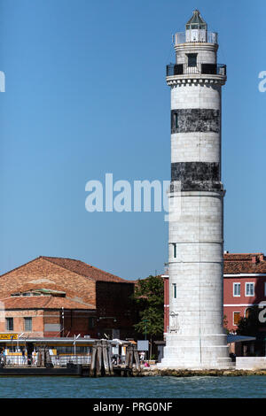 Le phare sur l'île de Burano, dans la lagune de Venise, Venise, Italie. Banque D'Images