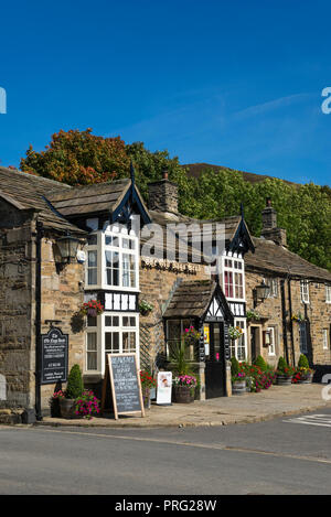 L'ancien Nags Head, Edale, Peak District, Derbyshire, Angleterre. Le début officiel de la Pennine Way. Banque D'Images