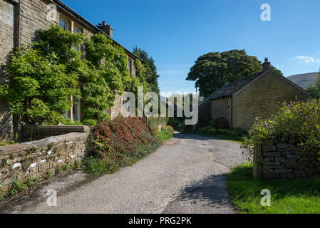 Stone cottages au stand de coiffure près de Edale dans le Peak District National Park, Angleterre. Un beau jour de septembre. Banque D'Images