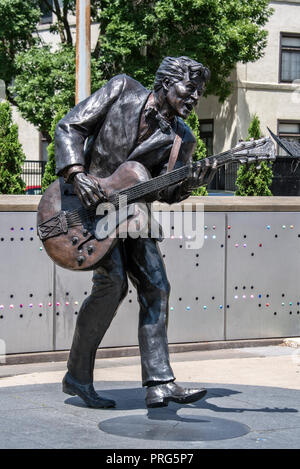 Statue de la légende du rock and roll Chuck Berry sur Boulevard Delmar Delmar, Boucle, St Louis, Missouri, USA Banque D'Images