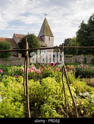 Sur le jardin de l'église du 12ème siècle à partir de chalet, une fois home à Virgina Wolfe Banque D'Images