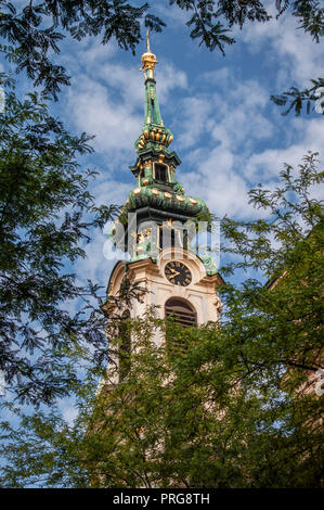 Tour de l'église baroque (Schwanenburg), situé dans la fameuse Mariahilfer Street dans le 7ème arrondissement de Vienne, Neubau. L'Autriche, Europe Banque D'Images