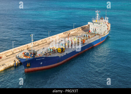 Bridgetown, Barbade - le 18 décembre 2016 : huile Transporteur de produits Emily PG navire amarré dans le port de Bridgetown, à la Barbade, île des Caraïbes. Banque D'Images