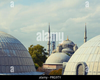 Restauration de la Mosquée Bleue à Istanbul. Voir entre les coupoles de Sainte-Sophie. Banque D'Images