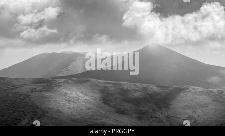 Le noir et blanc vue de sommet mondial sur la tête d'argent et serbe sur la frontière bulgare en Bulgarie sommet Kom Banque D'Images