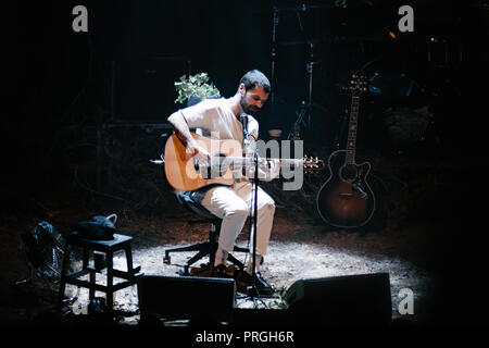 Milan, Italie. 1er octobre 2018. Le groupe écossais Biffy Clyro effectue sur scène durant la tournée européenne de MTV Unplugged. Luca Quadrio/Alamy Live News Banque D'Images