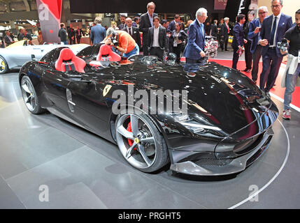 Paris, France. 09Th Oct, 2018. 02 octobre 2018, France, Paris : la Ferrari Monza SP 2 sera présenté à la Salon International de l'Automobile de Paris sur la 1ère journée de la presse. Du 02 octobre au 03 octobre 2018 les journées de presse aura lieu à l'Automobile de Paris. Il sera ensuite ouverte au public du 04 octobre au 14 octobre 2018. Credit : Uli Deck/dpa/Alamy Live News Banque D'Images