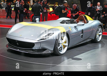 Paris, France. 09Th Oct, 2018. 02 octobre 2018, France, Paris : la Ferrari Monza SP 1 sera présenté au Mondial de l'International Motor Show sur la 1ère journée de la presse. Du 02 octobre au 03 octobre 2018 les journées de presse aura lieu à l'Automobile de Paris. Il sera ensuite ouverte au public du 04 octobre au 14 octobre 2018. Credit : Uli Deck/dpa/Alamy Live News Banque D'Images