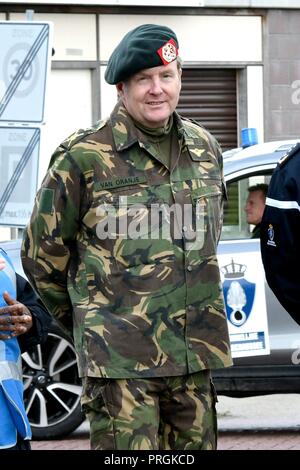 Zoutkamp, Pays-Bas. 09Th Oct, 2018. Le roi Willem-Alexander des Pays-Bas à la Willem Lodewijk van Nassaukazerne à Zoutkamp, le 02 octobre 2018, pour une workvisit aux Services de police de l'UE (formation EUPST Crédit : Albert Nieboer/ Pays-Bas OUT/Point de vue OUT |/dpa/Alamy Live News Banque D'Images