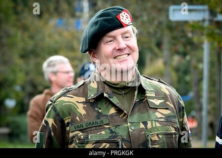 Zoutkamp, Pays-Bas. 09Th Oct, 2018. Le roi Willem-Alexander des Pays-Bas à la Willem Lodewijk van Nassaukazerne à Zoutkamp, le 02 octobre 2018, pour une workvisit aux Services de police de l'UE (formation EUPST Crédit : Albert Nieboer/ Pays-Bas OUT/Point de vue OUT |/dpa/Alamy Live News Banque D'Images