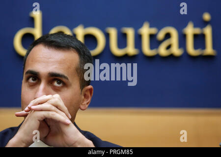 Ministre du Travail Luigi Di Maio Roma 02/10/2018. Sala Stampa Appareil photo. Conferenza stampa di Movimento 5 Stelle e Lega per la presentazione delle proposte di riforma constitutionnel. 2 octobre 2018 à Rome. Conférence de presse du mouvement 5 étoiles et la Ligue du Nord à présenter des propositions de réforme constitutionnelle. Foto Samantha Insidefoto Zucchi Banque D'Images