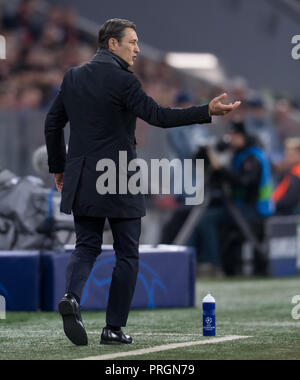 Munich, Bavière. 2e oct, 2018. Munich, Bavière. 09Th Oct, 2018. 02 octobre 2018, Allemagne, Munich : Soccer : Ligue des Champions, Bayern Munich - Ajax Amsterdam, phase Groupe, Groupe E, 2ème journée de l'Allianz Arena. Coach Niko Kovac de Munich des gestes sur la touche. Crédit : Sven Hoppe/dpa/Alamy Live News Crédit : afp photo alliance/Alamy Live News Banque D'Images