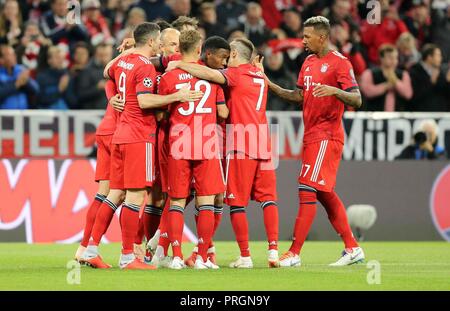 Munich, Bavière. 2e oct, 2018 : 02.10.2018 Fuvuball. firo, Football : Ligue des Champions, Saison 2018/2019 Phase groupe CL, première étape FC Bayern Munich - Ajax Amsterdam, Mats Hummels, Bayern, Munich, Munich, jubilation, figure d'ensemble de l'utilisation dans le monde entier | Credit : dpa photo alliance/Alamy Live News Banque D'Images