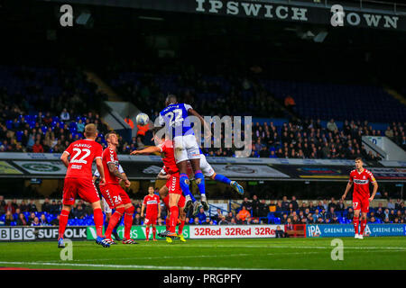 Ipswich, Suffolk, UK. 2 octobre, 2018. 2 octobre 2018, Portman Road, Ipswich, Angleterre ; Sky Bet Championship Ipswich Ipswich Town v Middlesbrough ; sur l'attaque dans la seconde moitié. Credit : Georgie Kerr/Nouvelles Images, la Ligue de Football anglaise images sont soumis à licence DataCo Crédit : News Images /Alamy Live News Banque D'Images