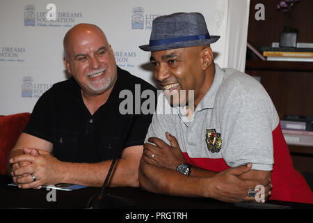 MIAMI BEACH, FL - 02 OCTOBRE : Nic Collins, Orianne Collins et Phil Collins sont vus à Little Dreams Foundation's Little Dreamers 2018 au Lounge de l'hôtel The Setai le 2 octobre 2018 à Miami Beach, Floride. Personnes : Atmosphère tempêtes Crédit : Media Group/Alamy Live News Banque D'Images