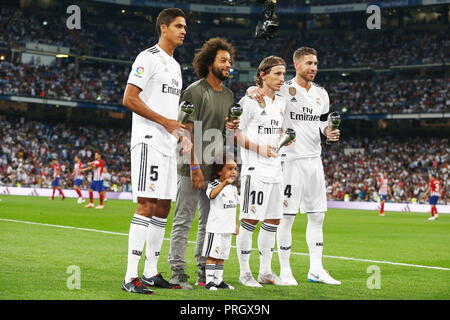 Madrid, Espagne. Sep 29, 2018. (L-R) Raphael Varane, Marcelo, Luka Modric, Sergio Ramos (Real) Football/soccer : "La Liga espagnole Santander' match entre le Real Madrid CF 0-0 Atletico de Madrid au Santiago Bernabeu à Madrid, Espagne . Credit : Mutsu Kawamori/AFLO/Alamy Live News Banque D'Images