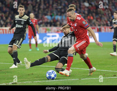Noussair Mazraoui (Ajax) dans les duels avec Franck Ribery (FCB) GES / football / Ligue des Champions : le FC Bayern Munich - Ajax Amsterdam, 02.10.2018 / Football Soccer : Ligue des Champions : Bayern Munich vs Ajax, Munich, 2 octobre , 2018 Banque D'Images