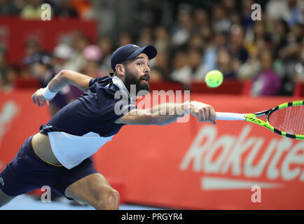 1 octobre 2018, Tokyo, Japon - Benoit Paire de France renvoie la balle contre Kei Nishikori du Japon pendant la deuxième tour de l'Open de tennis championships Rakuten Japon à Tokyo le mercredi, Octobre 3, 2018. Nishikori a défait Paire 6-3, 7-5. (Photo par Yoshio Tsunoda/AFLO) LWX -CDA -- Banque D'Images