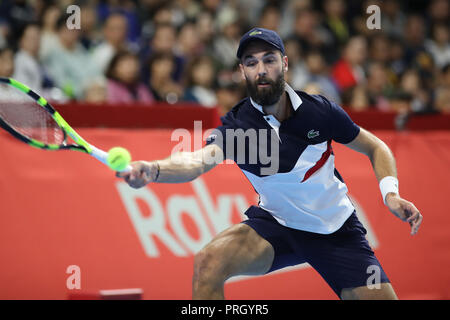 1 octobre 2018, Tokyo, Japon - Benoit Paire de France renvoie la balle contre Kei Nishikori du Japon pendant la deuxième tour de l'Open de tennis championships Rakuten Japon à Tokyo le mercredi, Octobre 3, 2018. Nishikori a défait Paire 6-3, 7-5. (Photo par Yoshio Tsunoda/AFLO) LWX -CDA -- Banque D'Images