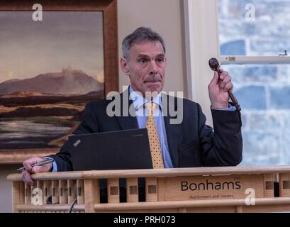 Edinburgh, Ecosse, Royaume-Uni. 3 octobre, 2018. L'un des plus chers de bouteilles de whisky du monde a été vendu à Bonhams à Édimbourg. Valerio Adami 1926 Le Macallan 60 ans 700 000£ et a été acheté par un soumissionnaire en ligne. Bien que 12 bouteilles de Macallan Valerio Adami 1926 ont été produits, on ne sait pas combien d'entre eux existent toujours. L'un est dit avoir été détruit par un tremblement de terre au Japon en 2011, et on estime qu'au moins l'un d'eux a été ouvert et consommé. Credit : Riche de Dyson/Alamy Live News Banque D'Images