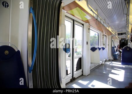 Athènes Grèce intérieur de tramway vide Banque D'Images