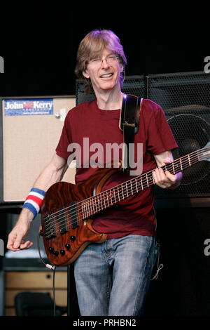 Phil Lesh se produit en concert à l'amphithéâtre du parc Mizner à Boca Raton, Floride le 22 juin 2006. Banque D'Images