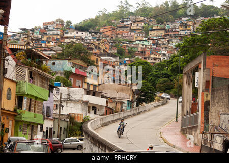 El Hatillo Caracas/Venezuela Etat de Miranda 26/04/2018 L'assainissement des taudis dans les collines. Banque D'Images