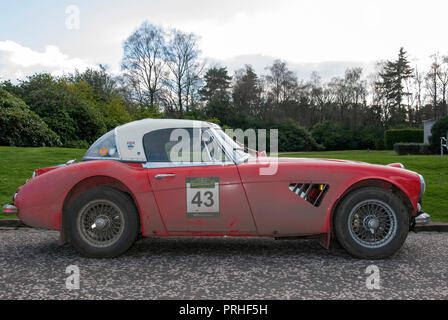 Rouge 1965 Austin Healey 3000 Mk III voiture de sport classique des pilotes hors-jeu main droite vue de côté 1965 Austin Healey 3000 rouge marque 3 classic british righ Banque D'Images