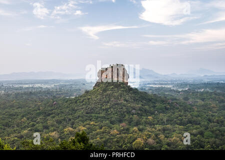 Rocher de Sigiriya, photo prise de Pidurangala Rock Banque D'Images