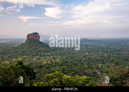 Rocher de Sigiriya, photo prise de Pidurangala Rock Banque D'Images