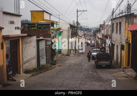 Scène de rue typique dans la petite ville de Ciudad Vieja, à l'extérieur de Antigua Guatemala. Banque D'Images
