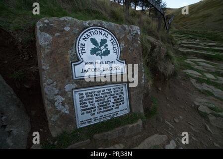 Sign post sur l'échelle de Jacob sentier jusqu'Kinder scout dans le Peak District Banque D'Images