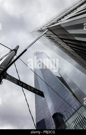 New York, USA - 8 Avril 2016 : One World Trade Center l'augmenter la hauteur de 1 776 pieds (541 mètres), et d'autres Vue de haut gratte-ciel de Greenwich Banque D'Images