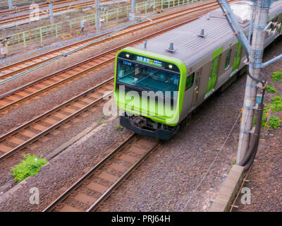 Tokyo, Japon - 10 septembre 2018 : vue sur Tokyo train depuis un pont à Ueno, Tokyo, Japon. Banque D'Images