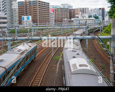 Tokyo, Japon - 10 septembre 2018 : vue sur Tokyo train depuis un pont à Ueno, Tokyo, Japon. Banque D'Images