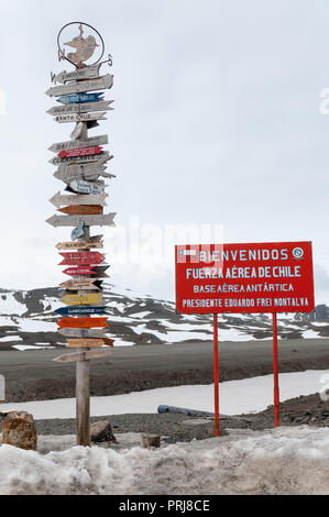 Signer et la direction poste à Eduardo Frei, piste de base King George Island, Antarctic Peninsula Banque D'Images