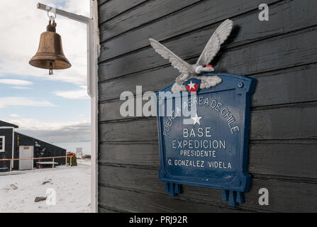 Plaque et bell sur living building,Gonzalez Videla, Base Antarctique Banque D'Images