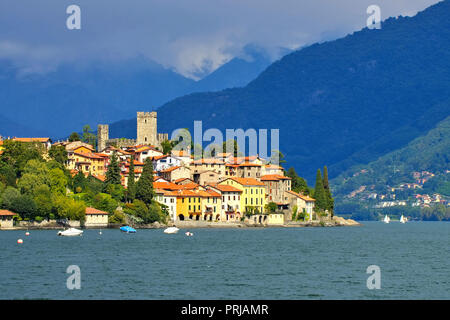 Santa Maria Rezzonico, Lac de Côme, Lombardie en Italie Banque D'Images